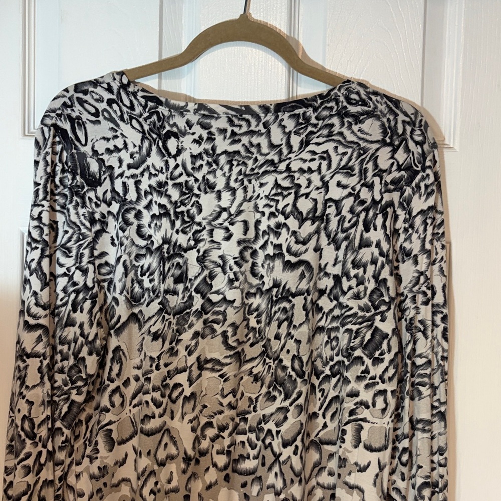 Chico's Black and Gray Animal Print Women's Top - Picture 7 of 7